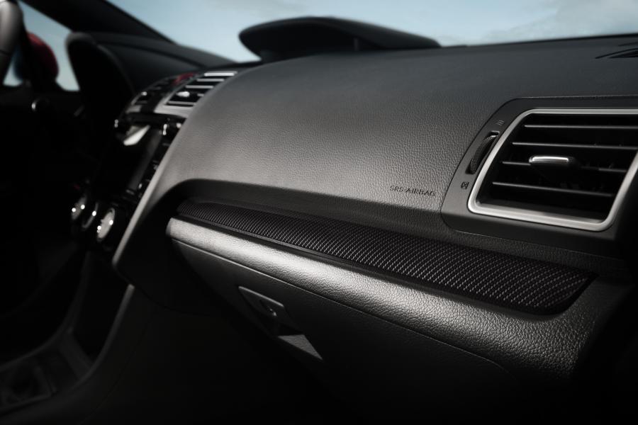 Детали интерьера Subaru WRX 2017 года  (NA) (фото 7 из 45)